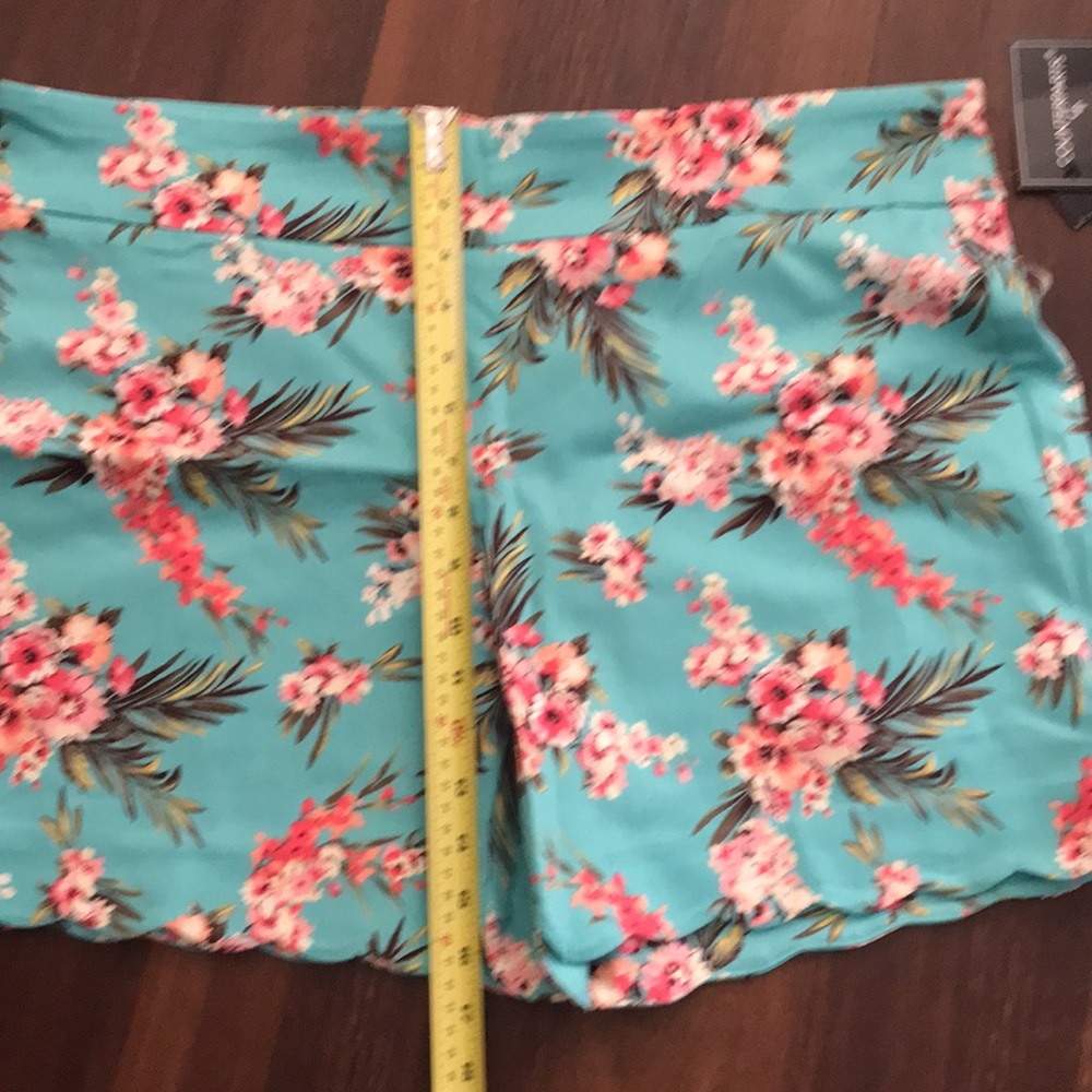 Counterparts Scalloped Hem Tropical Print Stretch Shorts NWT - Picture 7 of 7